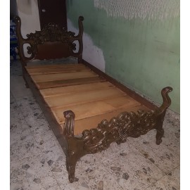 Cama Clasica en madera tallada (Incluye colchoneta)