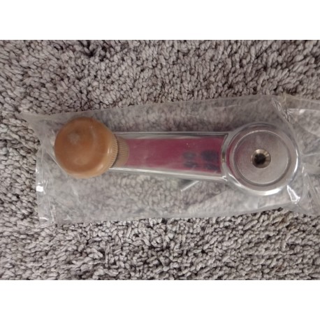 Manija Elevavidrios Cromada, Mazda B1600