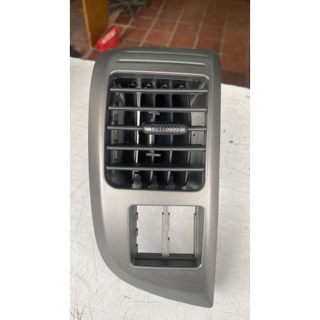 Rejilla lateral aire cabina (izquierda)