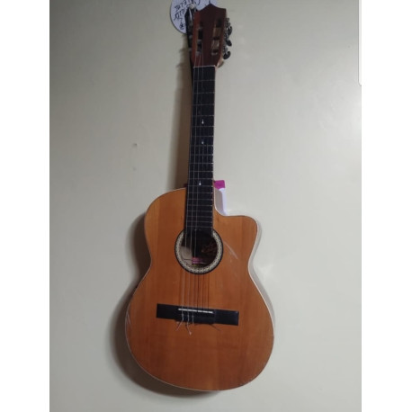 Guitarra acústica con micrófono